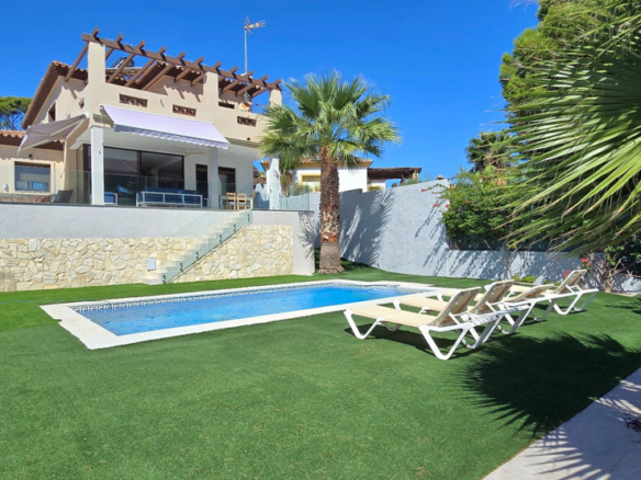 Villa for sale in Torremolinos