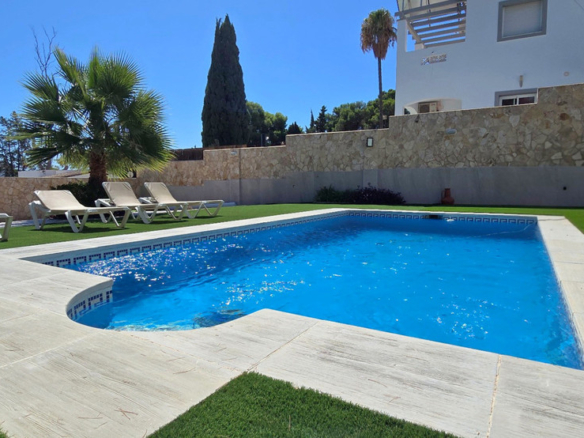 Villa for sale in Torremolinos