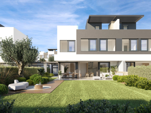 New Semi-Detached House for sale in Estepona