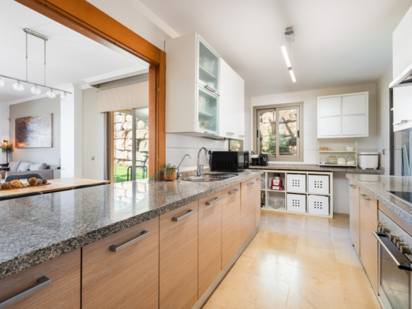 Apartment for sale in Benahavís