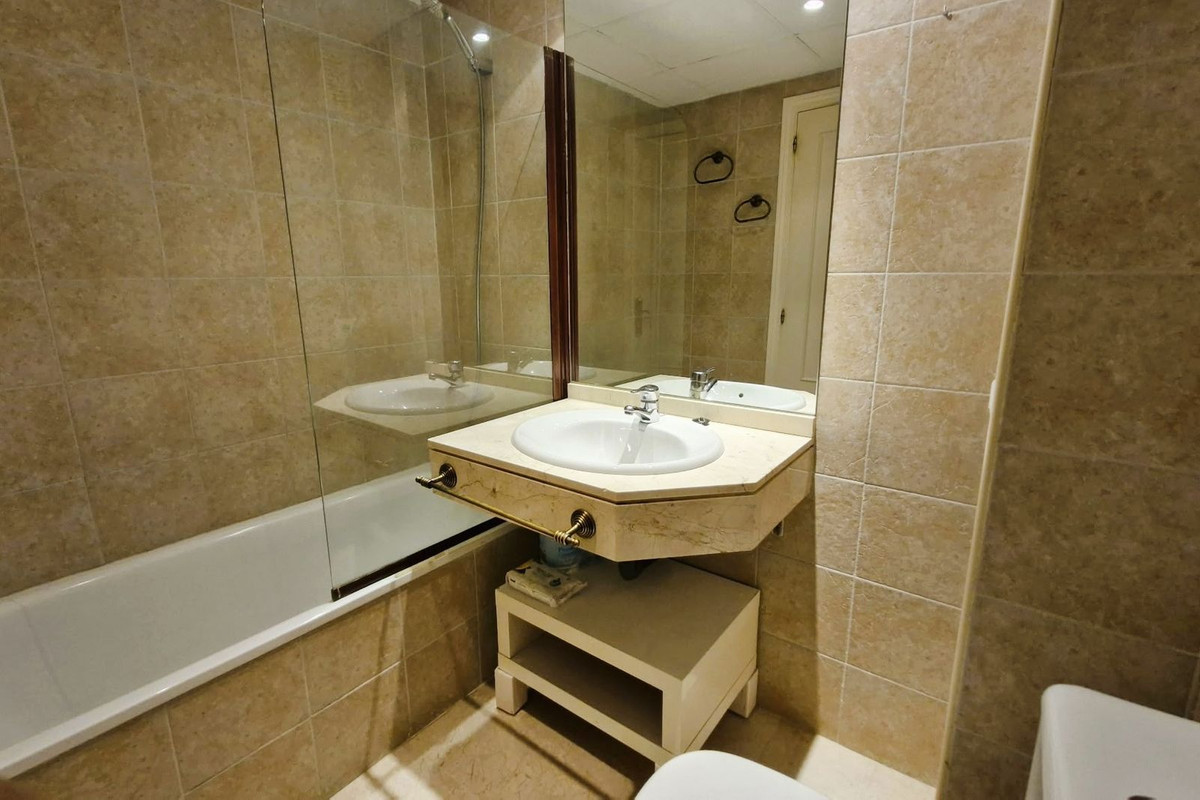 Apartment for sale in Estepona