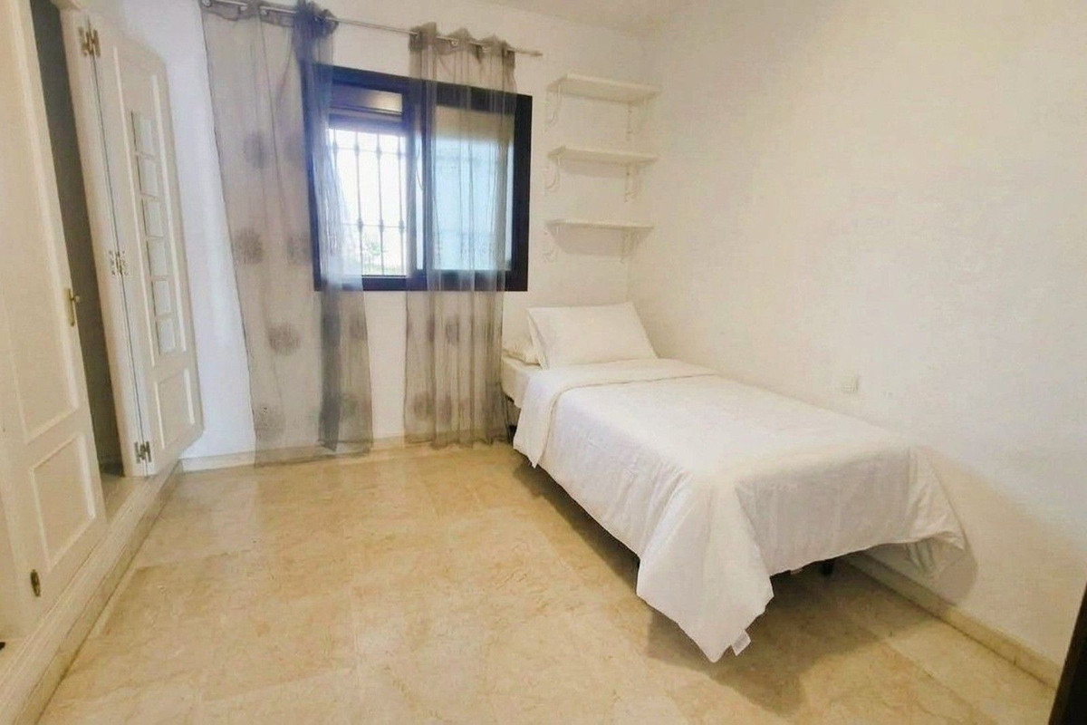 Apartment for sale in Estepona