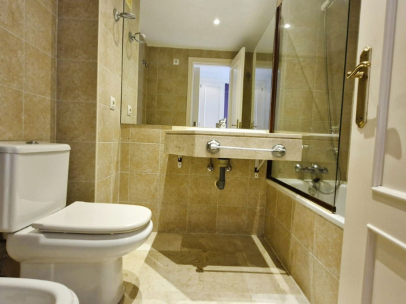 Apartment for sale in Estepona
