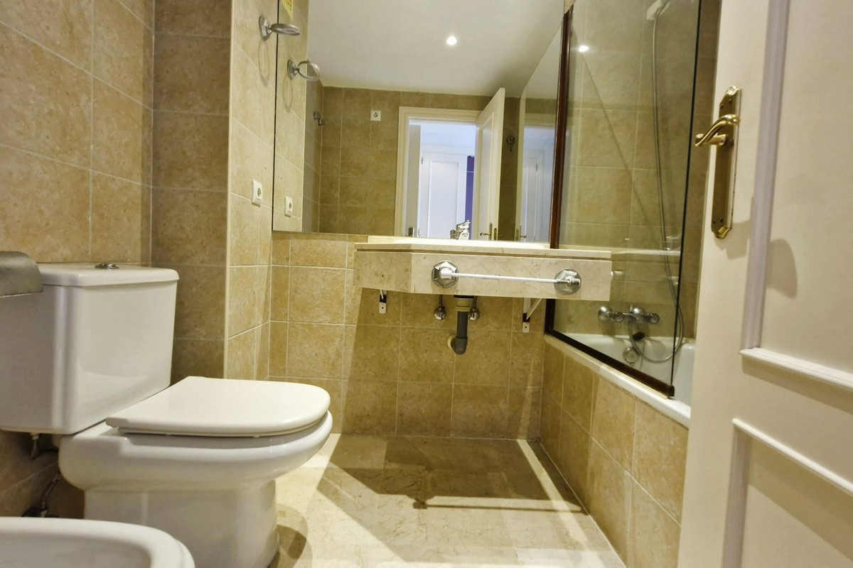 Apartment for sale in Estepona