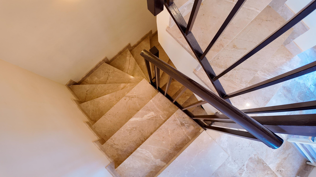 Apartment for sale in Estepona