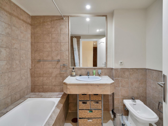 Apartment for sale in Estepona