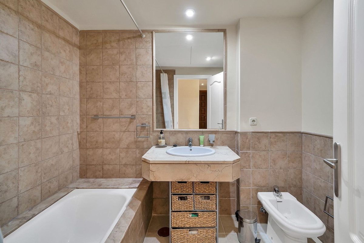 Apartment for sale in Estepona