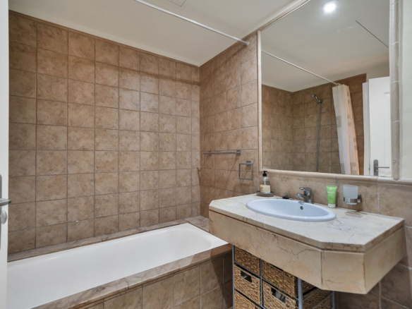 Apartment for sale in Estepona
