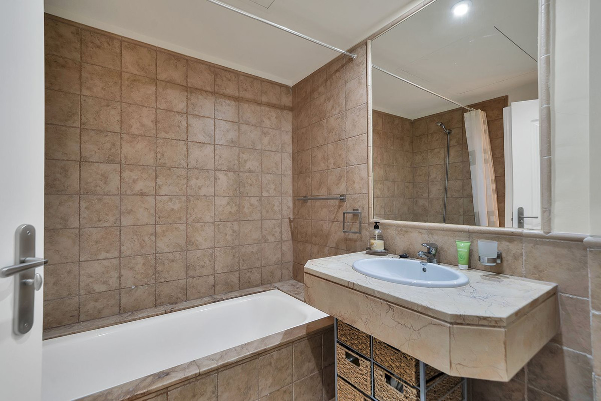 Apartment for sale in Estepona