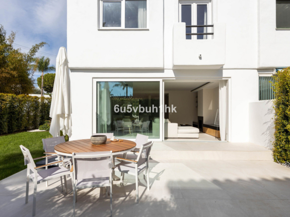 Townhouse for sale in Estepona