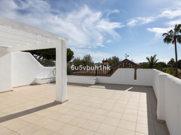 Townhouse for sale in Estepona