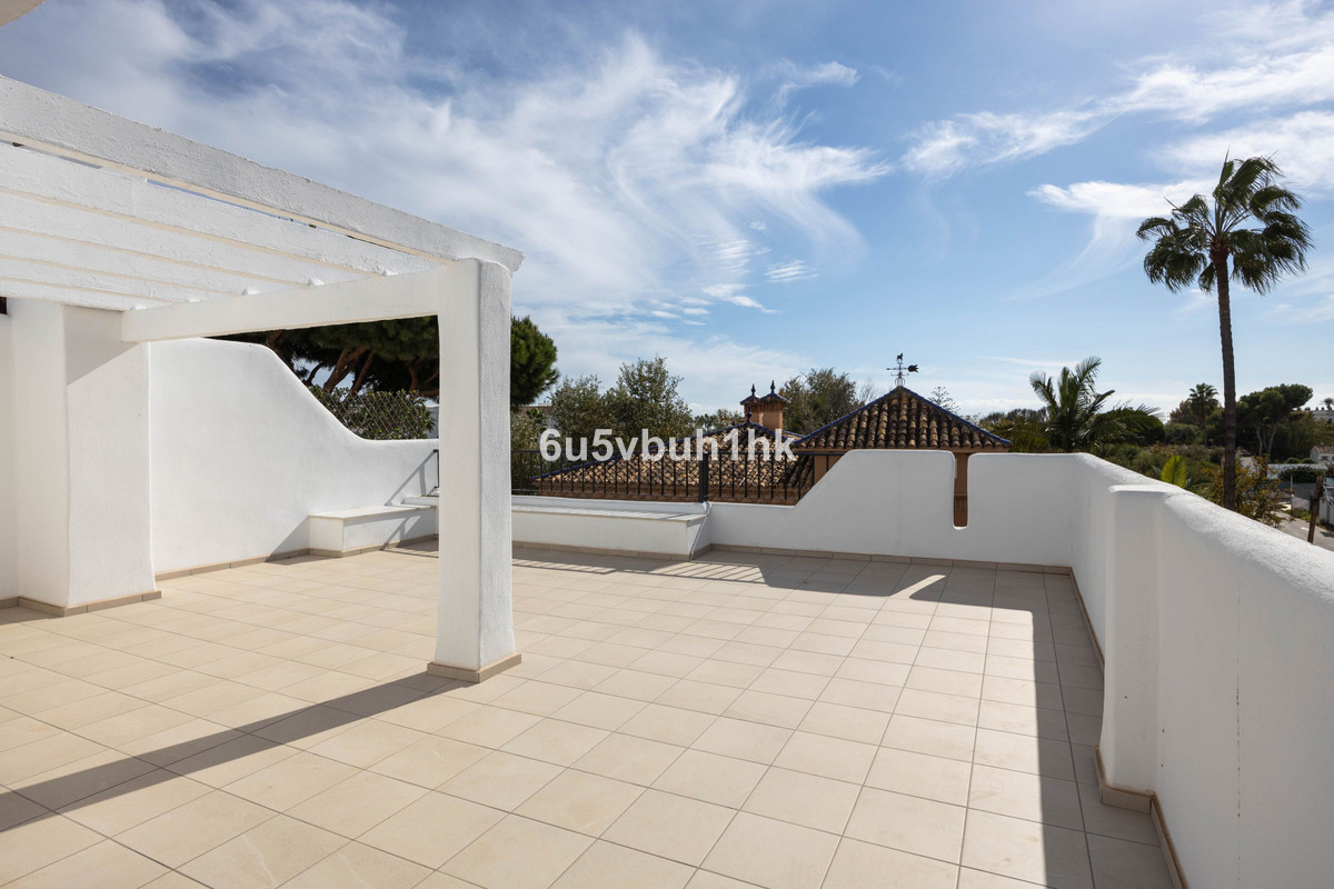 Townhouse for sale in Estepona