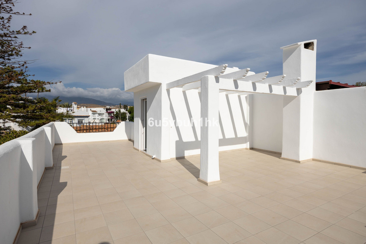 Townhouse for sale in Estepona