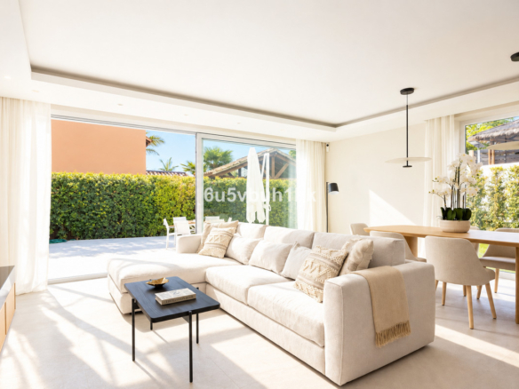 Townhouse for sale in Estepona