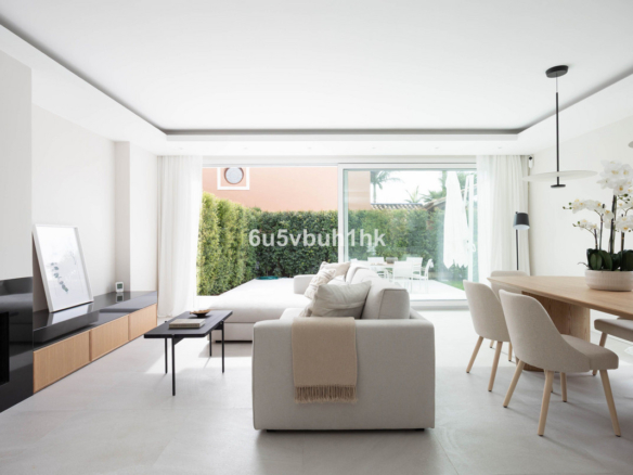 Townhouse for sale in Estepona