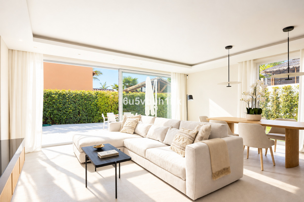 Townhouse-in-Estepona-Ref-R5498017 Townhouse for sale in Estepona