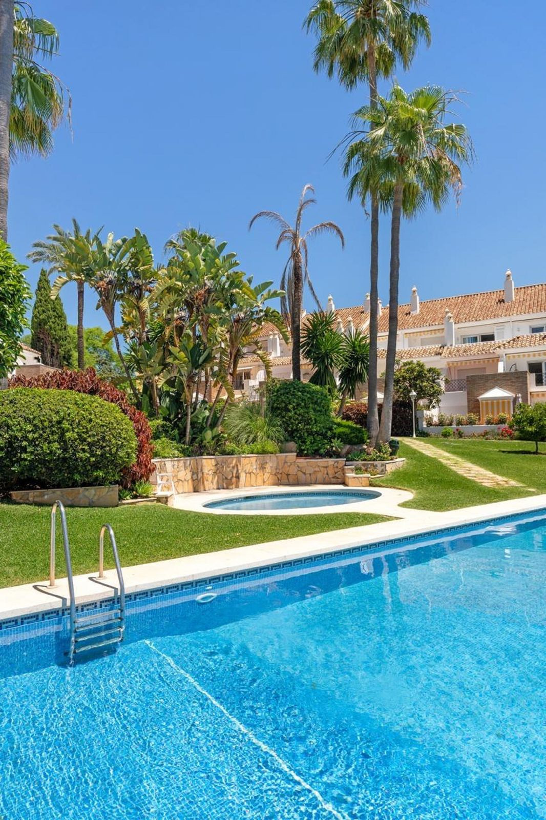 Townhouse for sale in Estepona