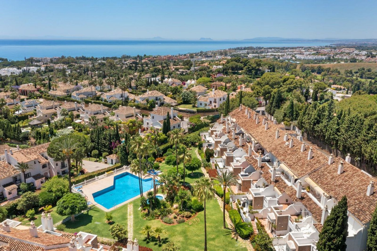 Townhouse for sale in Estepona