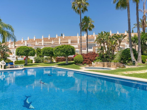 Townhouse for sale in Estepona