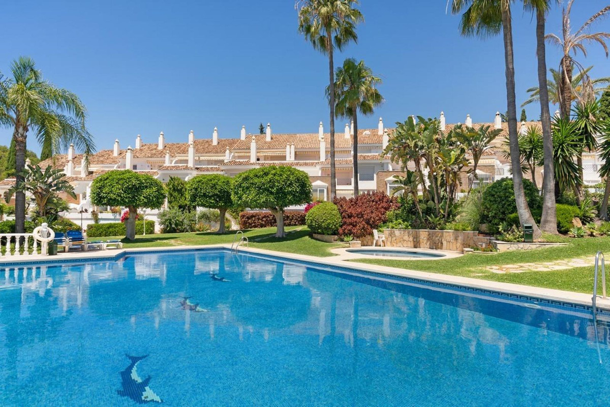 Townhouse for sale in Estepona