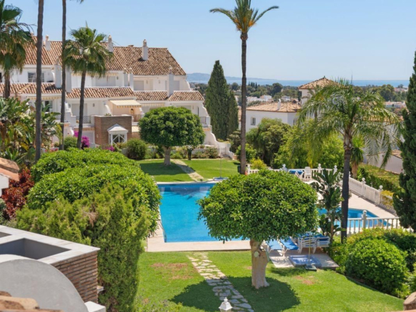 Townhouse for sale in Estepona