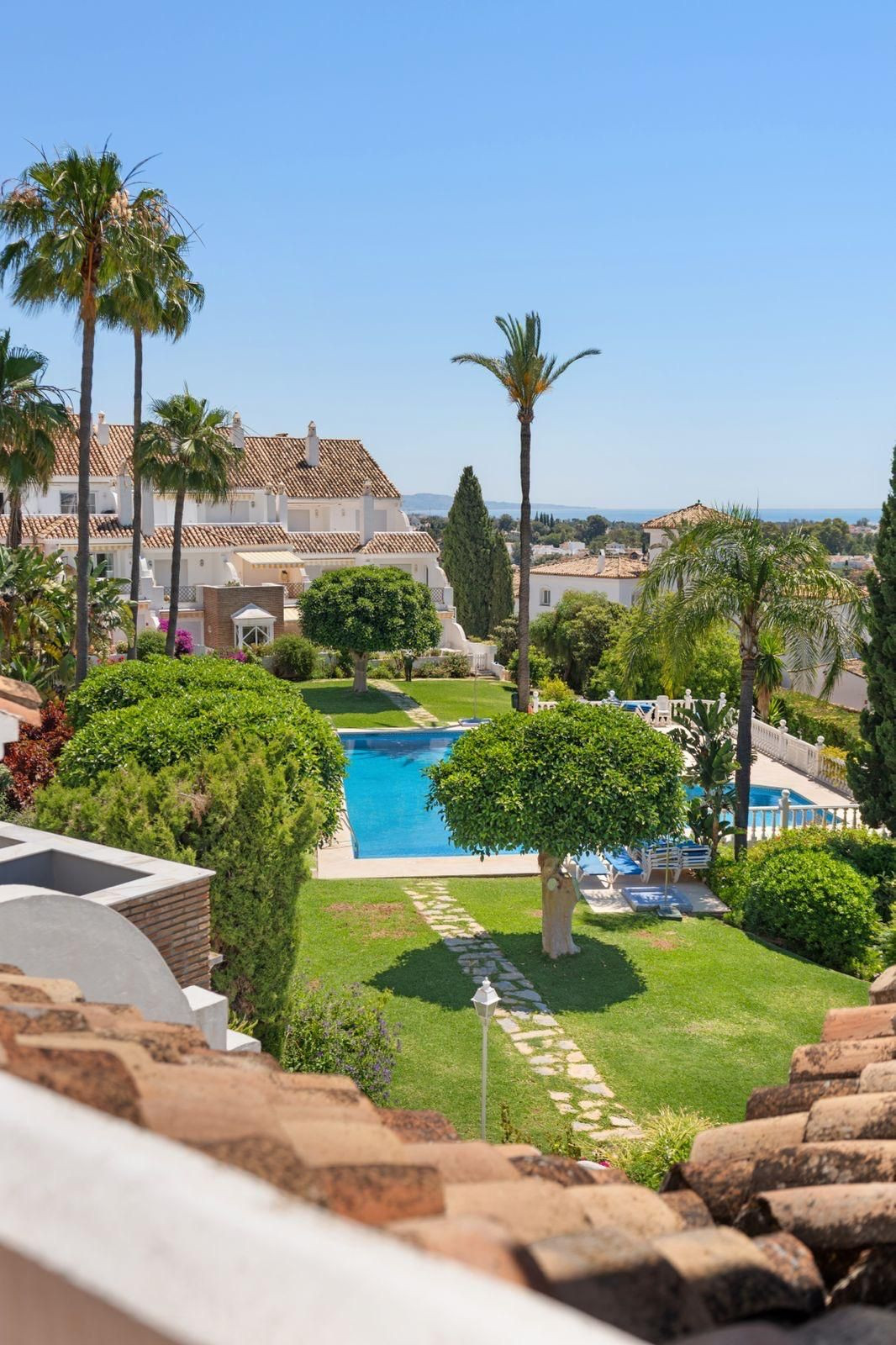 Townhouse-in-Estepona-Ref-R5517607 Townhouse for sale in Estepona