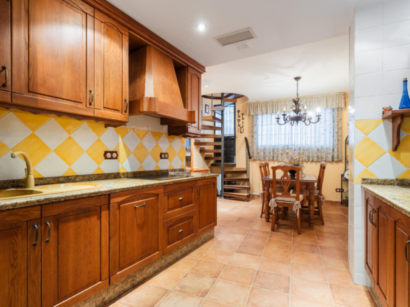 Townhouse for sale in Istán