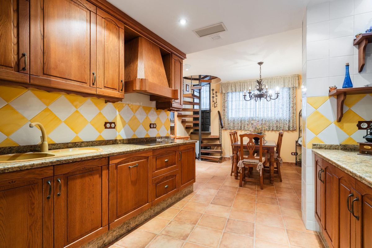Townhouse for sale in Istán