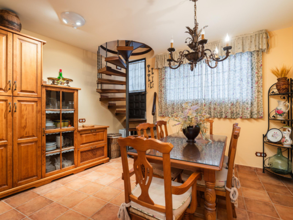 Townhouse for sale in Istán