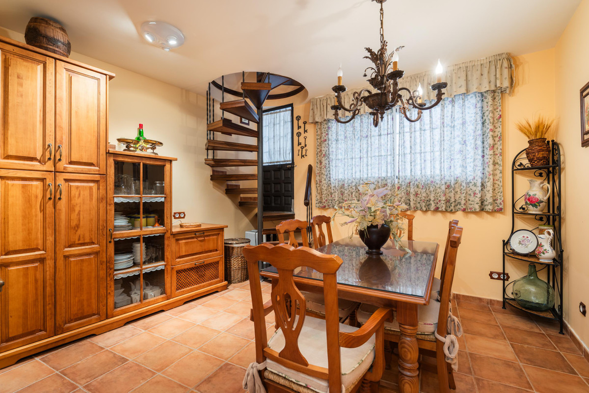Townhouse for sale in Istán