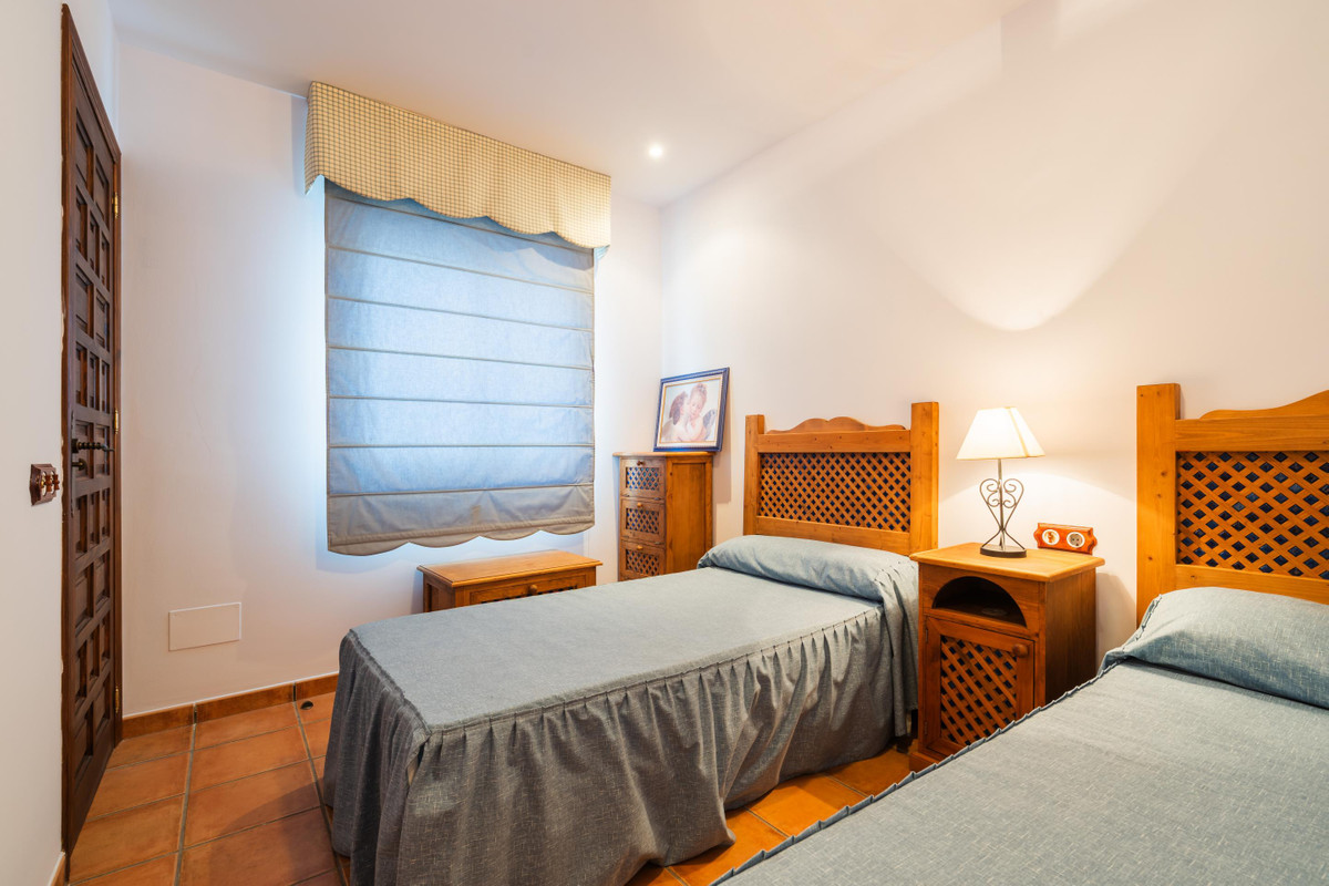 Townhouse for sale in Istán