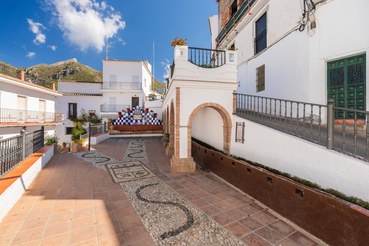 Townhouse for sale in Istán