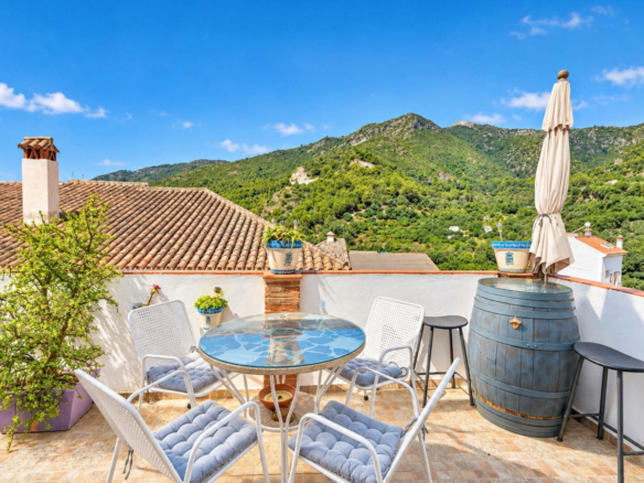 Townhouse for sale in Ojén