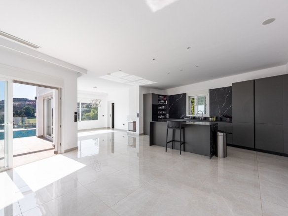 Villa for sale in Benahavís