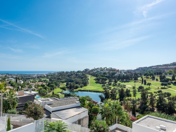 Villa for sale in Benahavís