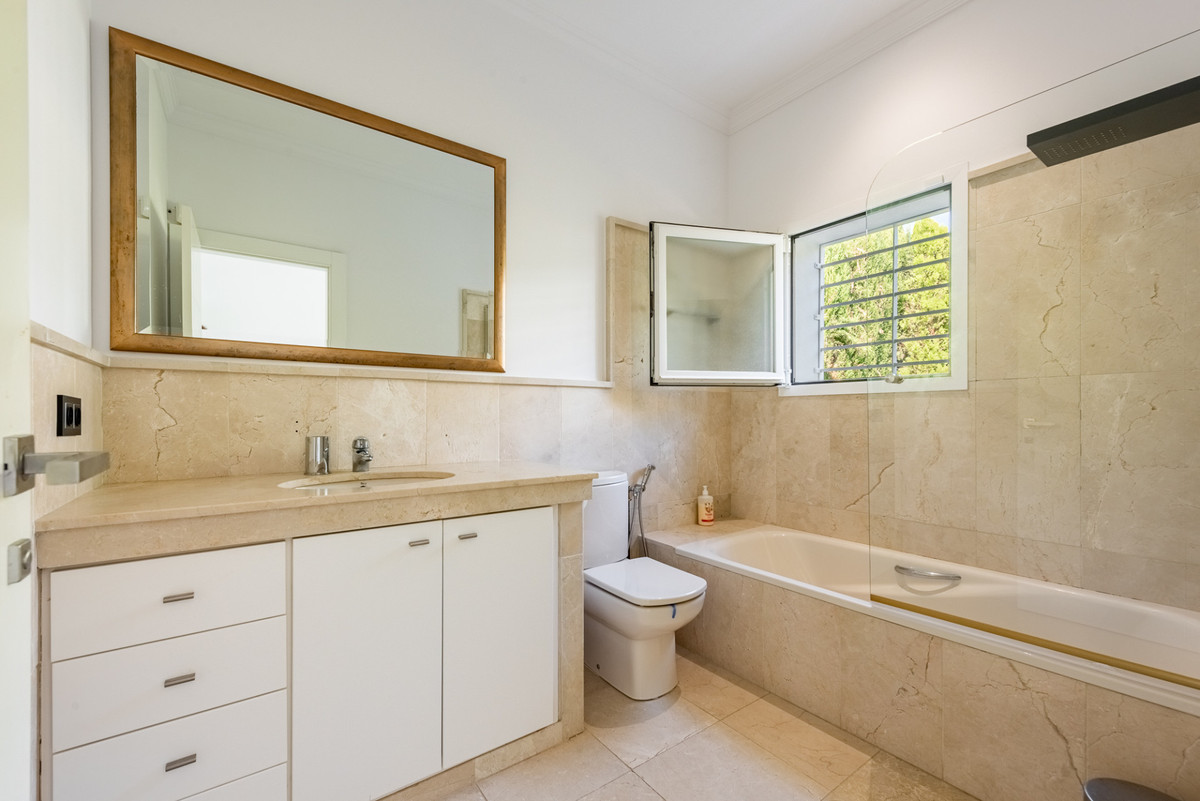 Villa for sale in Benahavís