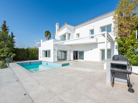 Villa for sale in Benahavís
