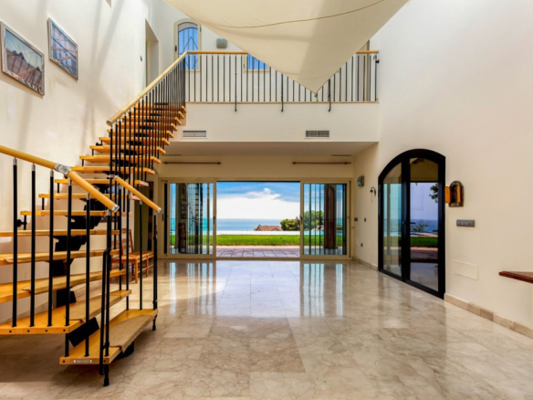 Villa for sale in Benalmadena