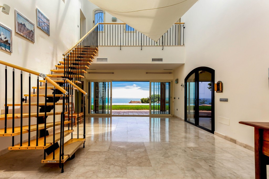 Villa for sale in Benalmadena