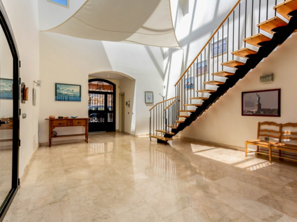Villa for sale in Benalmadena