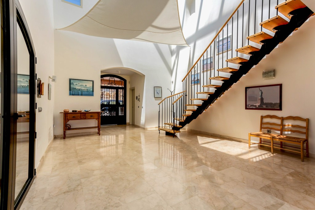 Villa for sale in Benalmadena