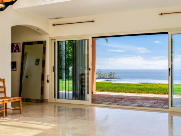 Villa for sale in Benalmadena