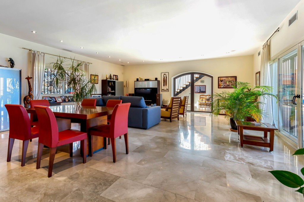 Villa for sale in Benalmadena