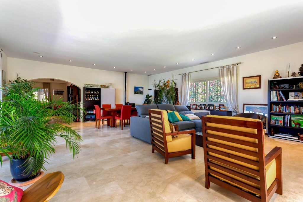 Villa for sale in Benalmadena