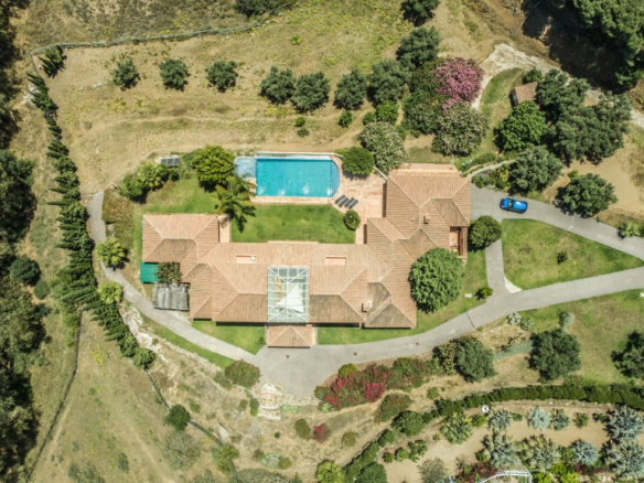 Villa for sale in Benalmadena