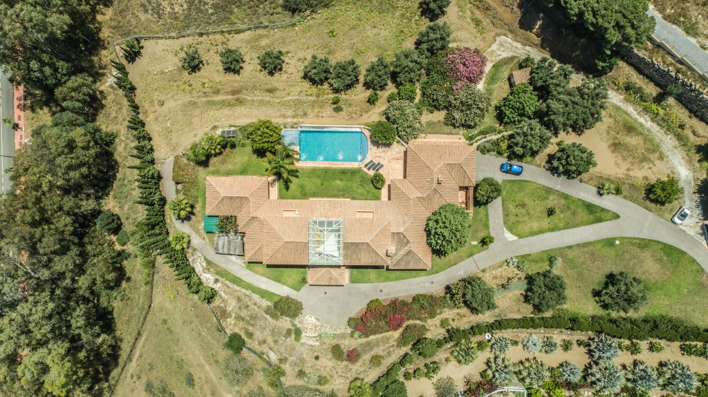 Villa for sale in Benalmadena