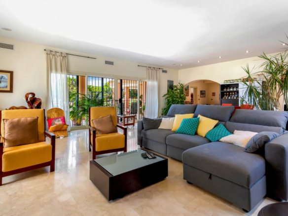 Villa for sale in Benalmadena