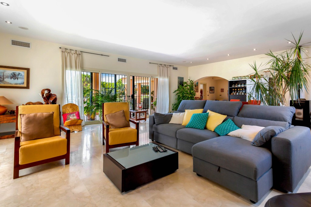 Villa for sale in Benalmadena