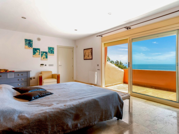 Villa for sale in Benalmadena