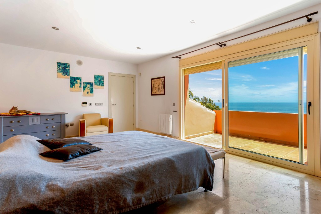 Villa for sale in Benalmadena
